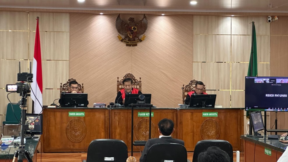 Eks Pj Gubernur Riau Bela Kebijakan Tenaga Ahli di Persidangan Abdul Wahid