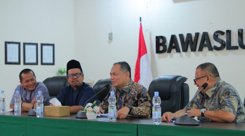 Bawaslu Riau Cepat Tunaikan Kewajiban kepada Pengawas Adho, Sekjen Bawaslu RI Berikan Apresiasi