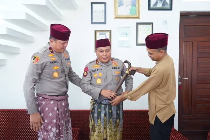 Silaturahmi Kapolda-Wakapolda Riau Bersama UAS: Sinergi Ulama-Umaro Jaga Kamtibmas