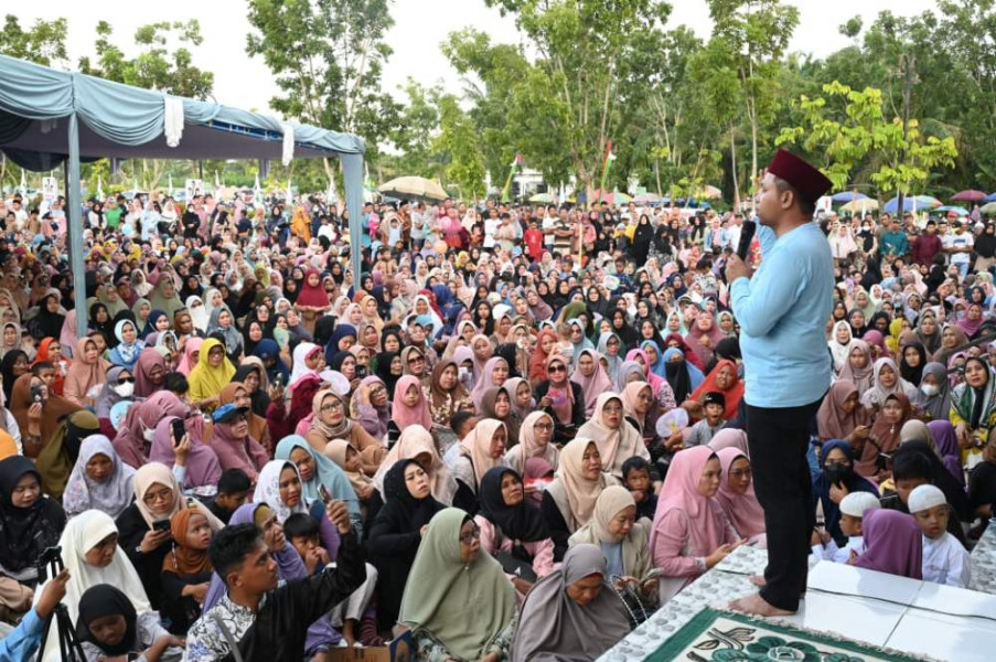 Masyarakat Rohul Tumpah Ruah Hadiri Tabligh Akbar UAS, Ini yang Ditawarkan Abdul Wahid