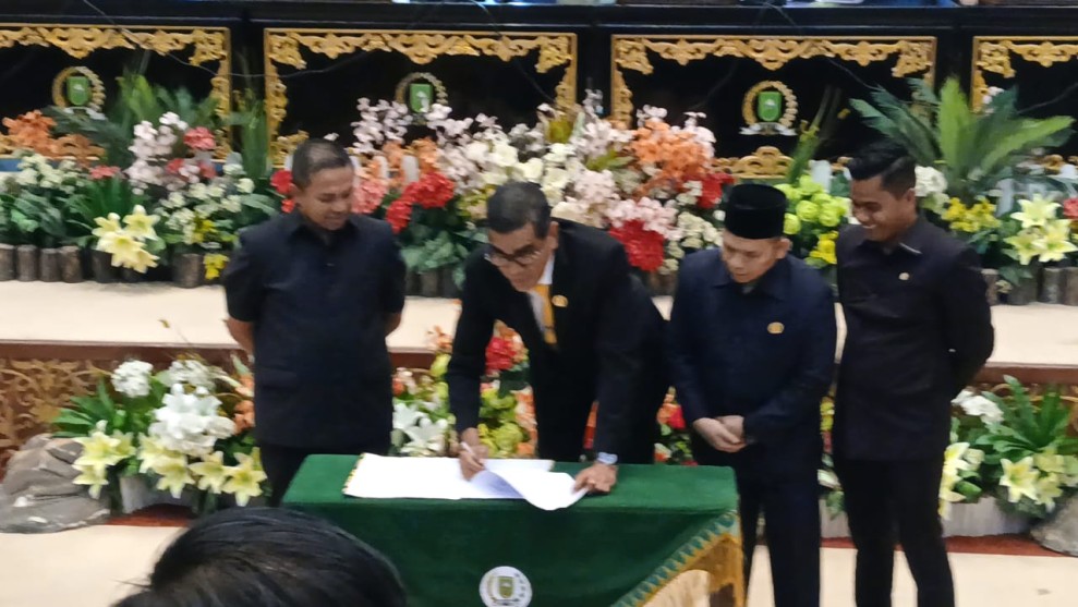 DPRD Setujui Perubahan APBD Riau 2025, Anggaran Turun Jadi Rp9,45 T