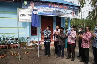 Ditandai dengan Pembukaan Tirai, Bupati Siak Alfedri Resmikan Poskesdes 