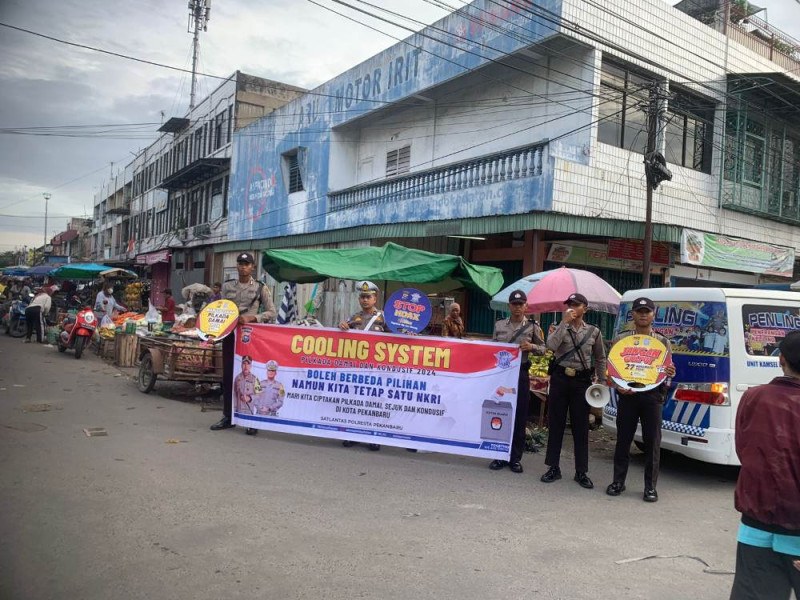 Satlantas Polresta Pekanbaru Sambangi Pasar Kodim Sosialisasi Pilkada Damai