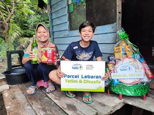 Parcel Lebaran Rumah Yatim untuk Ibnu, Yatim Dhuafa Asal Pekanbaru