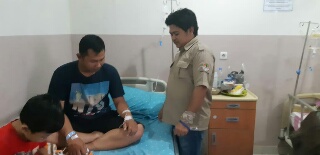 Daops Rengat Jenguk Anggota Manggala Agni yang Sedang Dirawat Rumah Sakit