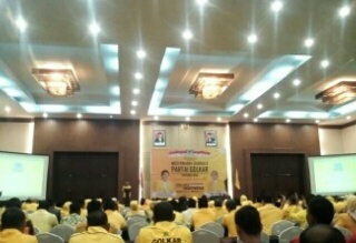 Jokes Segar Andi Rachman di Musda Golkar Riau: Ingatkan Idris Laena jangan Banyak Bermanuver 