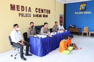Polres Rohil Ungkap Kasus Pembunuhan Berencana Dalam 24 Jam, Pelaku Ipar dan Adik Korban