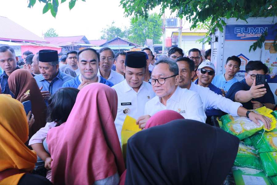 Bandingkan Harga Sembako di Jawa dengan Pekanbaru, Zulhas: Harga Bawang Terlalu Murah