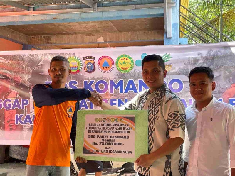 Peduli Korban Banjir, PT GIN Salurkan 300 Paket Bantuan Korban Banjir di Inhil
