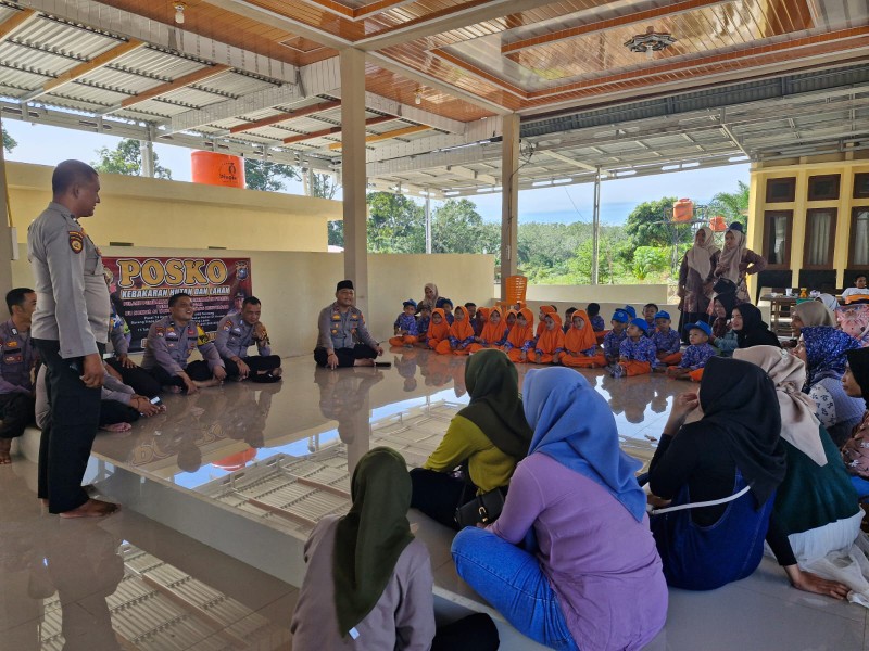 Polsek Rambah Samo Ajak Guru dan Orangtua TK Negeri Nurmawan Sukseskan Pilkada 2024