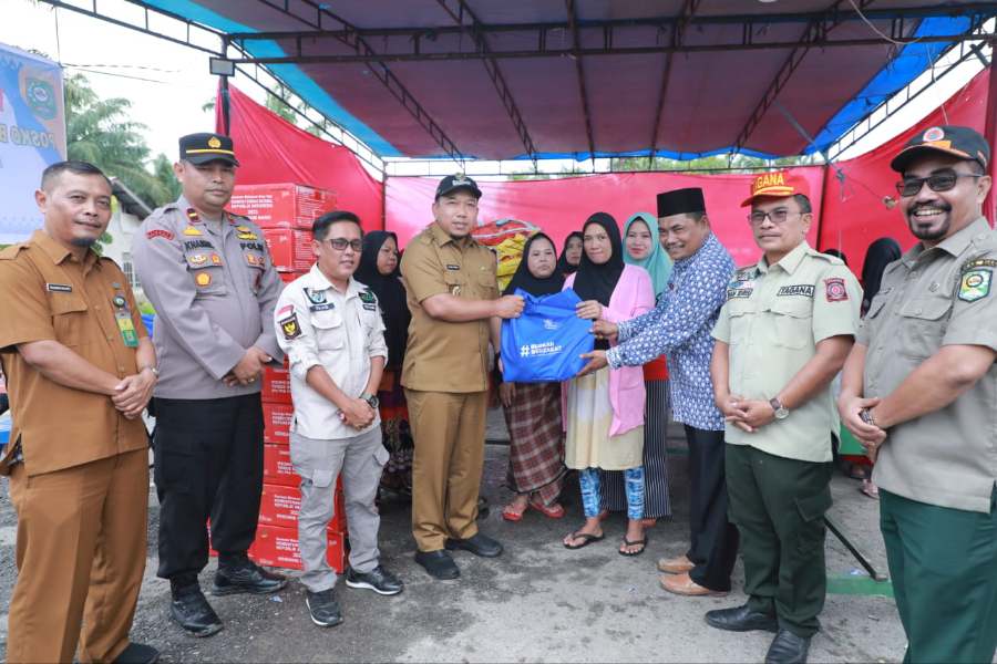 Wabup Husni Tinjau Warga Korban Banjir di Sabak Auh