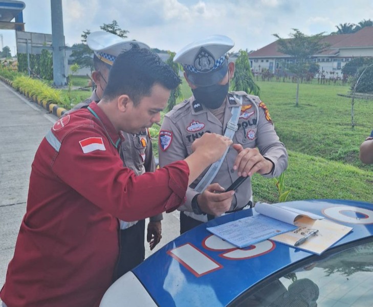 Polda Riau Gelar Razia Kecepatan dan Tes Alkohol di Tol Permai, 10 Pengemudi Ditindak Polisi