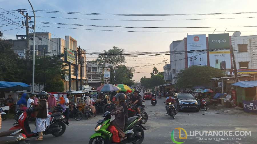 Es Teh Hingga Telur Gulung Ada di Sini, Pasar Takjil Simpang Uka Panam Diburu Warga