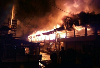 Kobaran Api Pupuskan Sebagian Warga Kota Baru Sambut Lebaran 