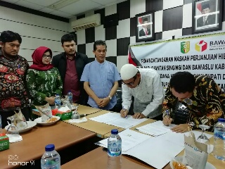 Bawaslu & Pemkab Kuansing Tandatangani NPHD Pilkada Rp 12.2 Milyar