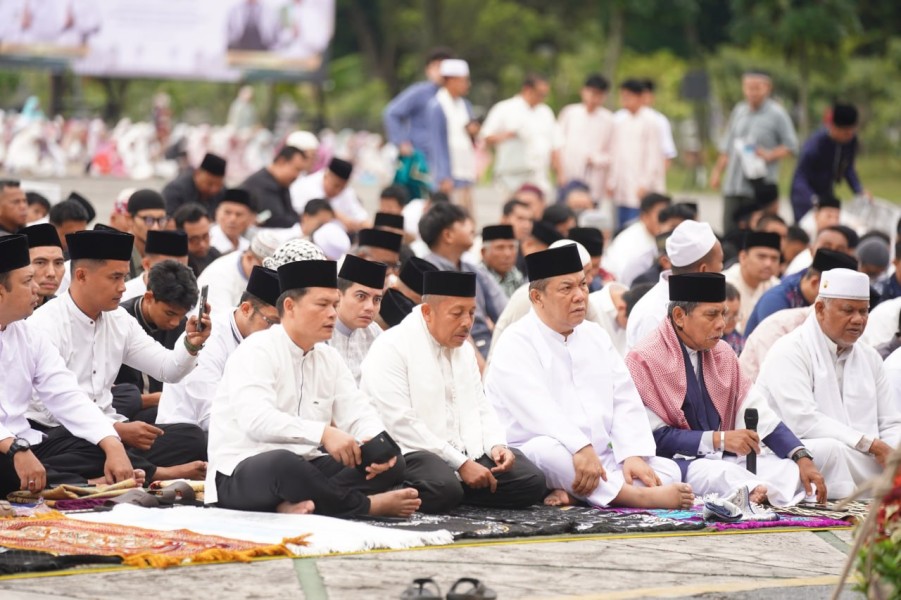 Ribuan Jamaah Padati Halaman Kantor Gubernur Riau pada Salat Iduladha 1447 H