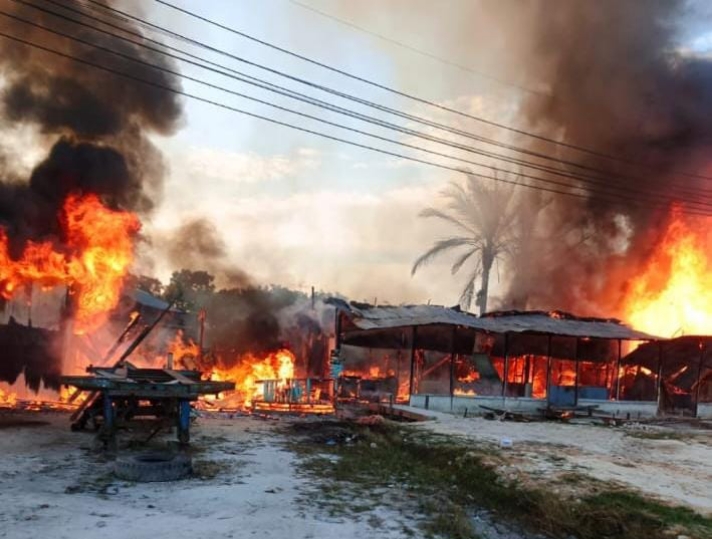 Kebakaran di SM Amin Pekanbaru, 7 Kios Hangus Dilahap Si Jago Merah