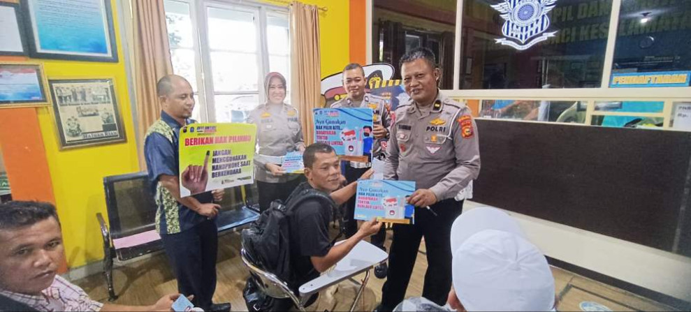 Kepada Pemohon SIM, Ditlantas Polda Riau Imbau Tertib Berlalu Lintas dan Wujudkan Pilkada Damai