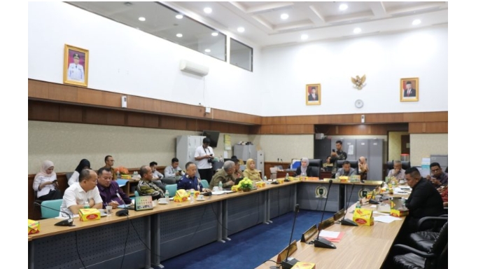 Dipimpin Markarius Anwar, Komisi III DPRD Riau Gelar RDP dengan BRKS dan Biro Ekonomi Setdaprov