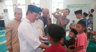 Bupati Inhil Serahkan Bantuan Kepada 63 Anak Yatim Piatu