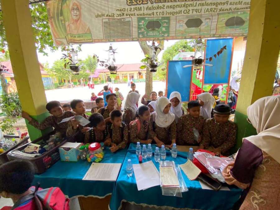 Meski Hanya Rp1.000, Pelajar SD Bangga Bisa Menabung Langsung ke BRK Syariah Lewat Tabungan Simpel