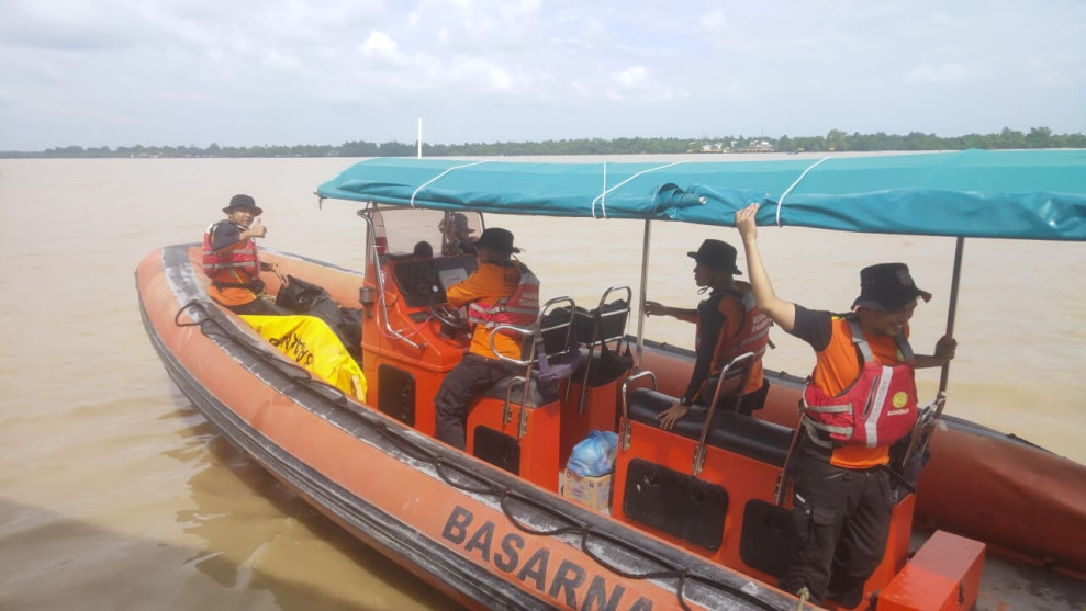 Pria di Inhil Hilang usai Terjatuh dari Kapal saat Muat Kelapa