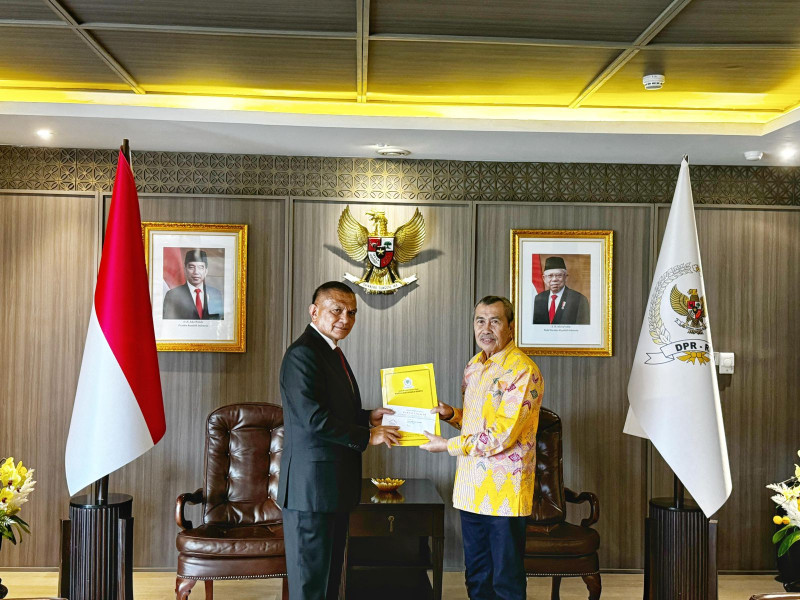 Sah! Syamsuar Resmi Terima Mandat dari DPP Golkar Maju di Pilgub Riau