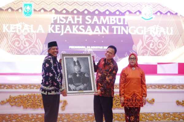 Bupati Alfedri Hadir Malam Pisah Sambut Kejati Riau