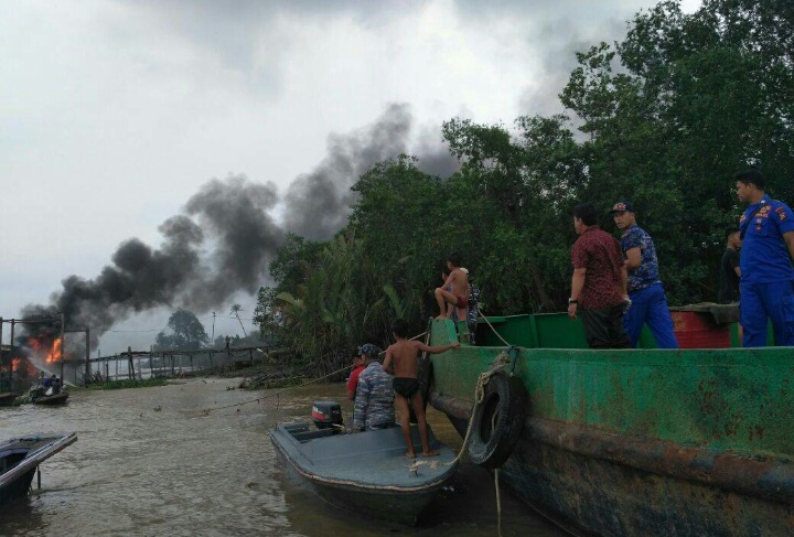 Tongkang SPPB Solar Terbakar Telan Korban Jiwa