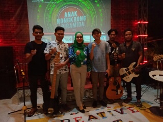 Ngopi dan Nyanyi di Cafe Paramida, Iyeth Bustami Janji Hidupkan Dewan Kesenian