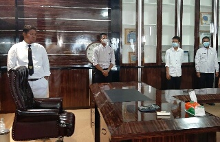 Masyarakat Antusias Sambut Pemimpin Baru, Andi Putra-Suhardiman Langsung Ngantor