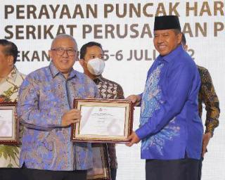 Bupati Siak Riau Pemimpin Terpopuler Media Arus Utama 2022