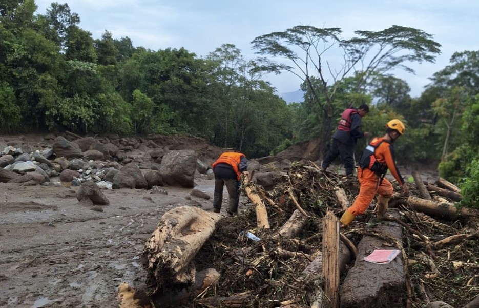 Banjir Bandang di Solok Sumbar,  2 Warga Hilang dan 4 Luka-luka
