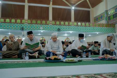 Tasyakuran Hari Jadi ke-23, Bupati Siak Alfedri Laksanakan Malam Khatam Alquran