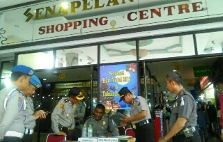 Kabag Sumda Cek Pos Pelayanan dan Pantau Pusat Perbelanjaan 