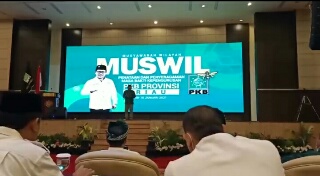 Pernah Jadi Perhatian Jokowi, Puisi Pak Dewan Kali ini Bikin Orang Melongo 