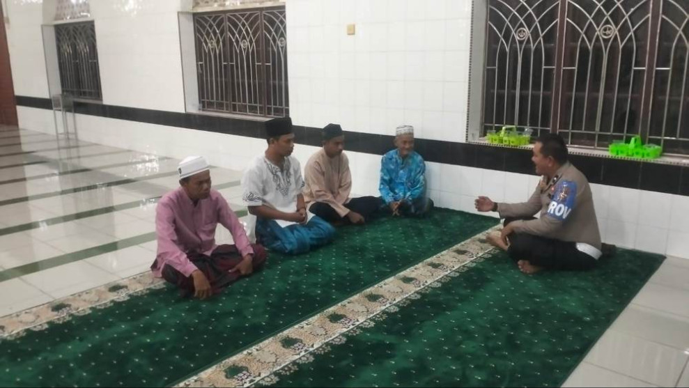 Shalat Subuh Keliling, Polsek Tempuling Sampaikan Pesan Pilkada Damai di Masjid Nurul Hidayah