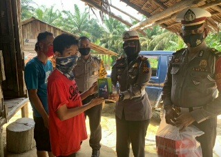 Terima Bantuan Dari Kapolres Siak, Kini Kharisma Bisa Belajar Secara Online