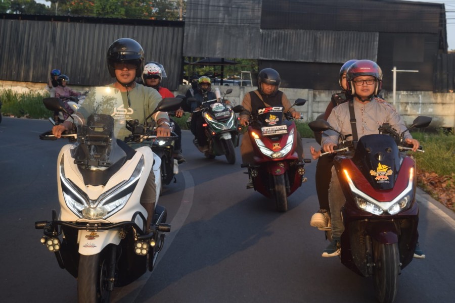 Keseruan Bareng Komunitas Motor, Capella Honda Gelar Event PCX Premium Movie Ride