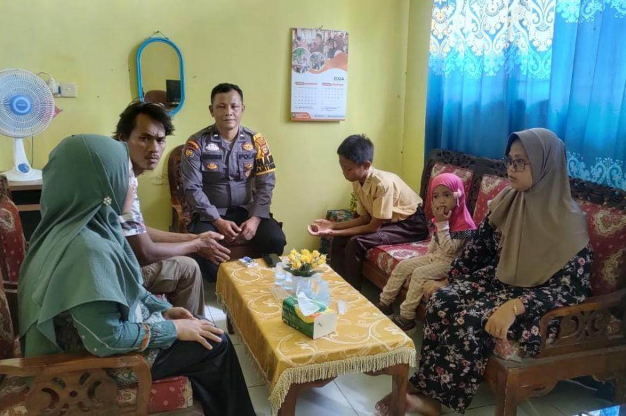 Cooling System Sambangi Warga, Aipda Simorangkir Sampaikan Pesan Kamtibmas