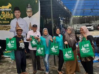 Peringati Idul Adha, Ketua PKB Riau Abdul Wahid Sembelih 3 Ekor Sapi