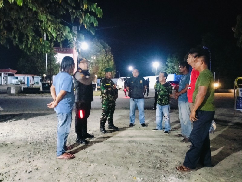 Sambangi Desa Kembang Damai, Polsek Kunto Darussalam Jaga Suasana Kamtibmas Pilkada