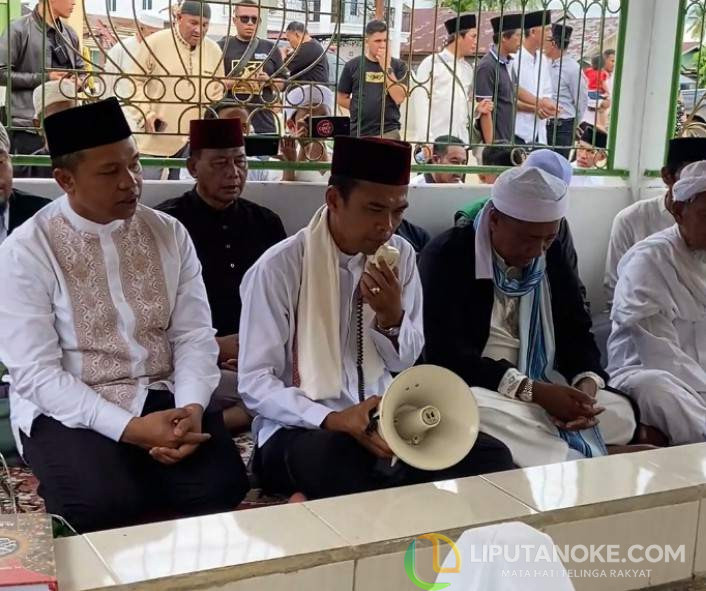 Berziarah ke Makam Syekh Rozali, UAS Yakin Kepemimpinan Wahid Mampu Merawat Tradisi Spiritual