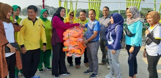 Pimcab PT Bank Riau Kepri Air Molek Berikan Bantuan untuk Olahraga Air