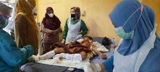 Ketua TP PKK Kuansing Jenguk Korban Kebakaran di RSUD