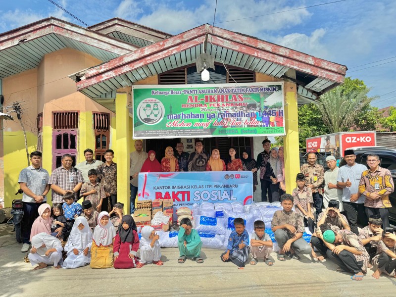 Warnai HUT RI ke-80, Imigrasi Pekanbaru Tebar Kebahagiaan Lewat Bakti Sosial