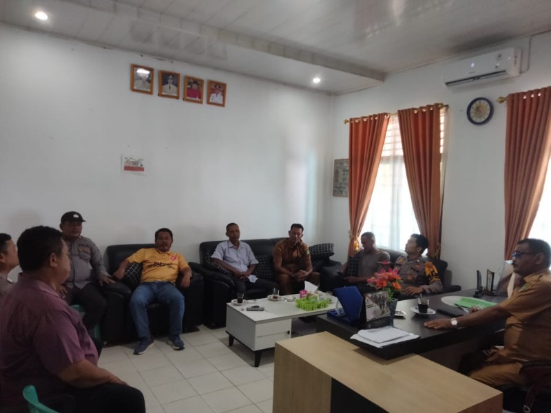 Personil Polsek Ujung Batu Cooling System Dengan Tokoh Masyarakat Desa Pematang Tebih