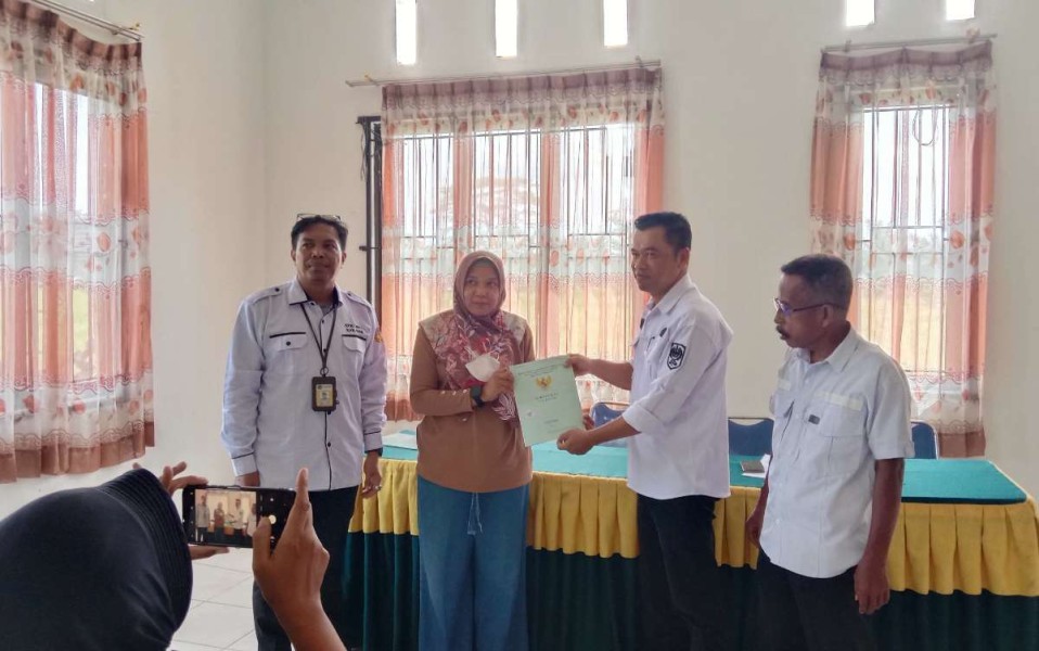 321 Warga Kelurahan Sungai Mempura Terima Sertifikat Tanah Gratis