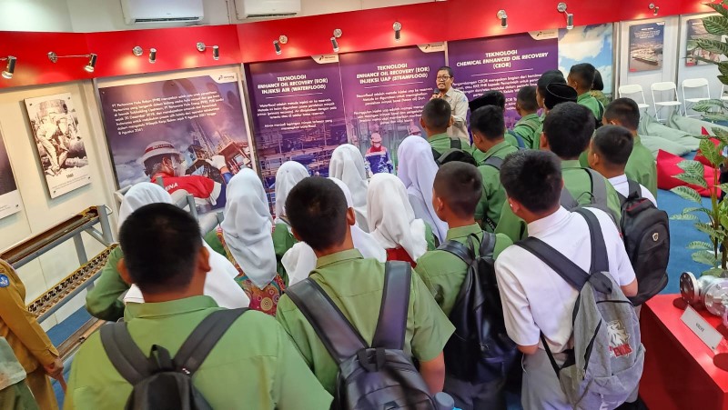 Antusias Siswa SMA Pekanbaru Mengenal Asal Usul Migas Lewat PHR Journey Room