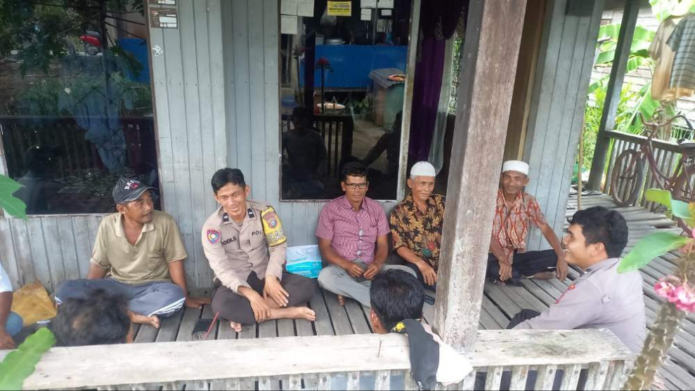 Sambangi Warga Desa Teluk Kiambang, Polsek Tempuling Ajak Sukseskan Pilkada 2024